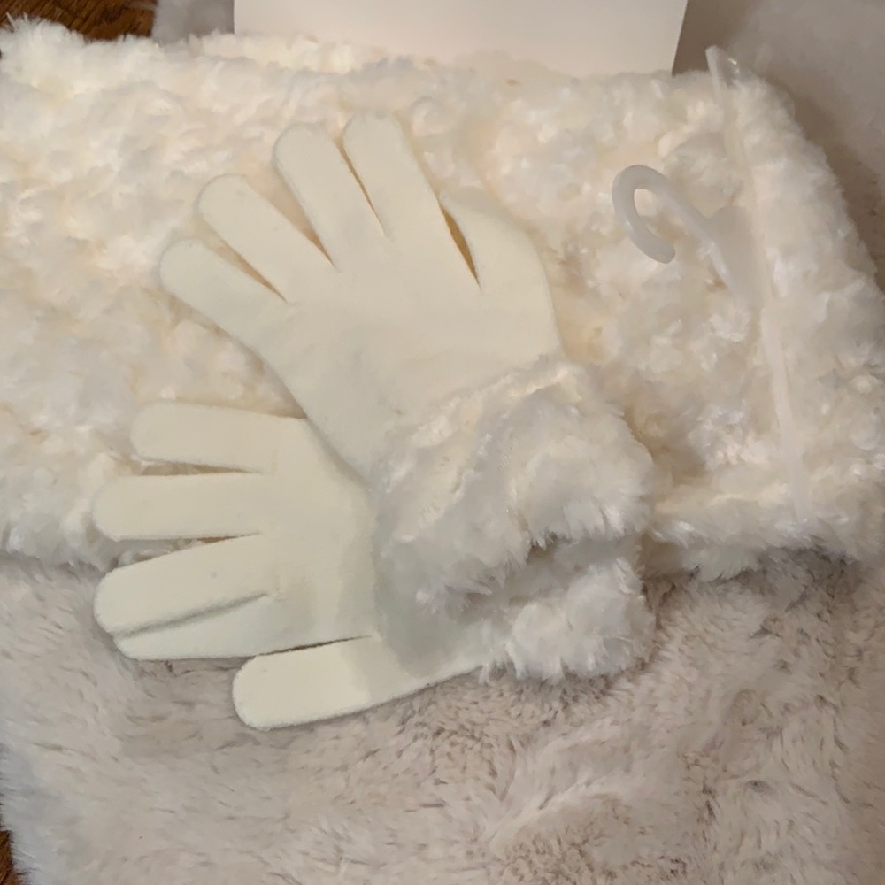 New faux fur scarf with gloves ( faux fur)